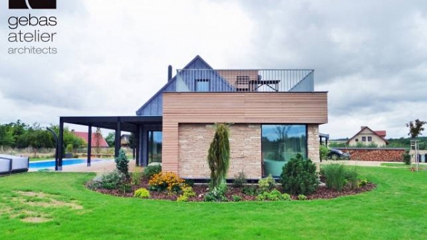 Das Haus von Gebas atelier überzeugt optisch durch seine elegante Architektur.