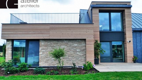 Das Haus von Gebas atelier überzeugt optisch durch seine elegante Architektur.