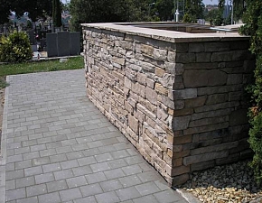 Gespaltener Sandstein